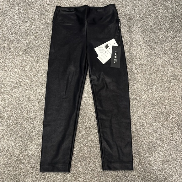 NWT Koral Activewear Lustrous High Rise Capri in black Sz XS - Picture 3 of 10